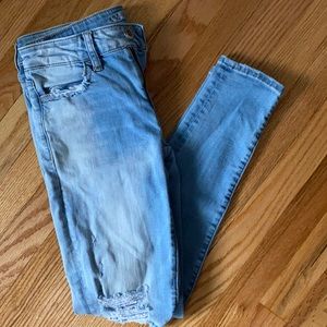Ripped American Eagle Super Stretch X jeggings